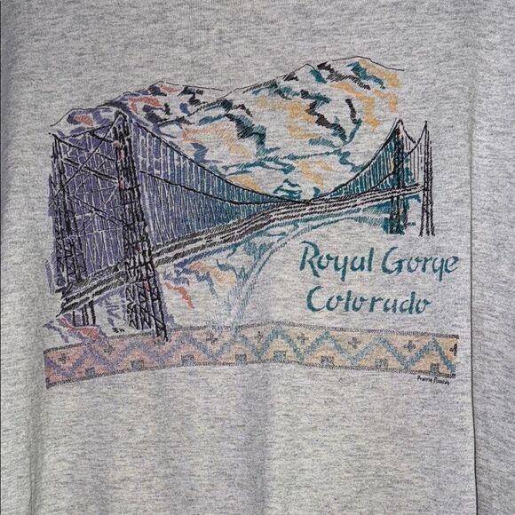 Vintage Light Heather Grey Casual Crew Neck Sweater with Graphic Elements - Picture 2 of 10